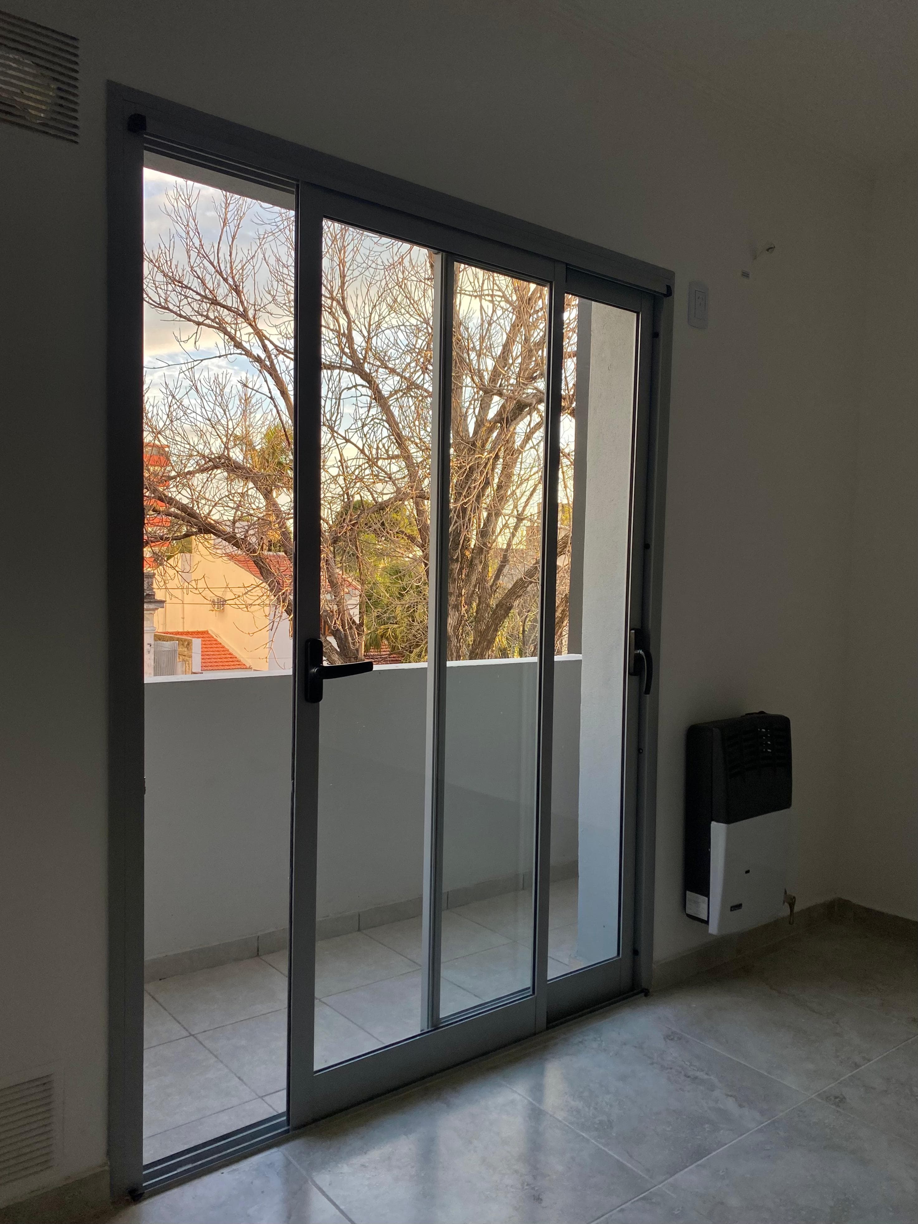 Moderno monoambiente en primer piso al frente - foto 3