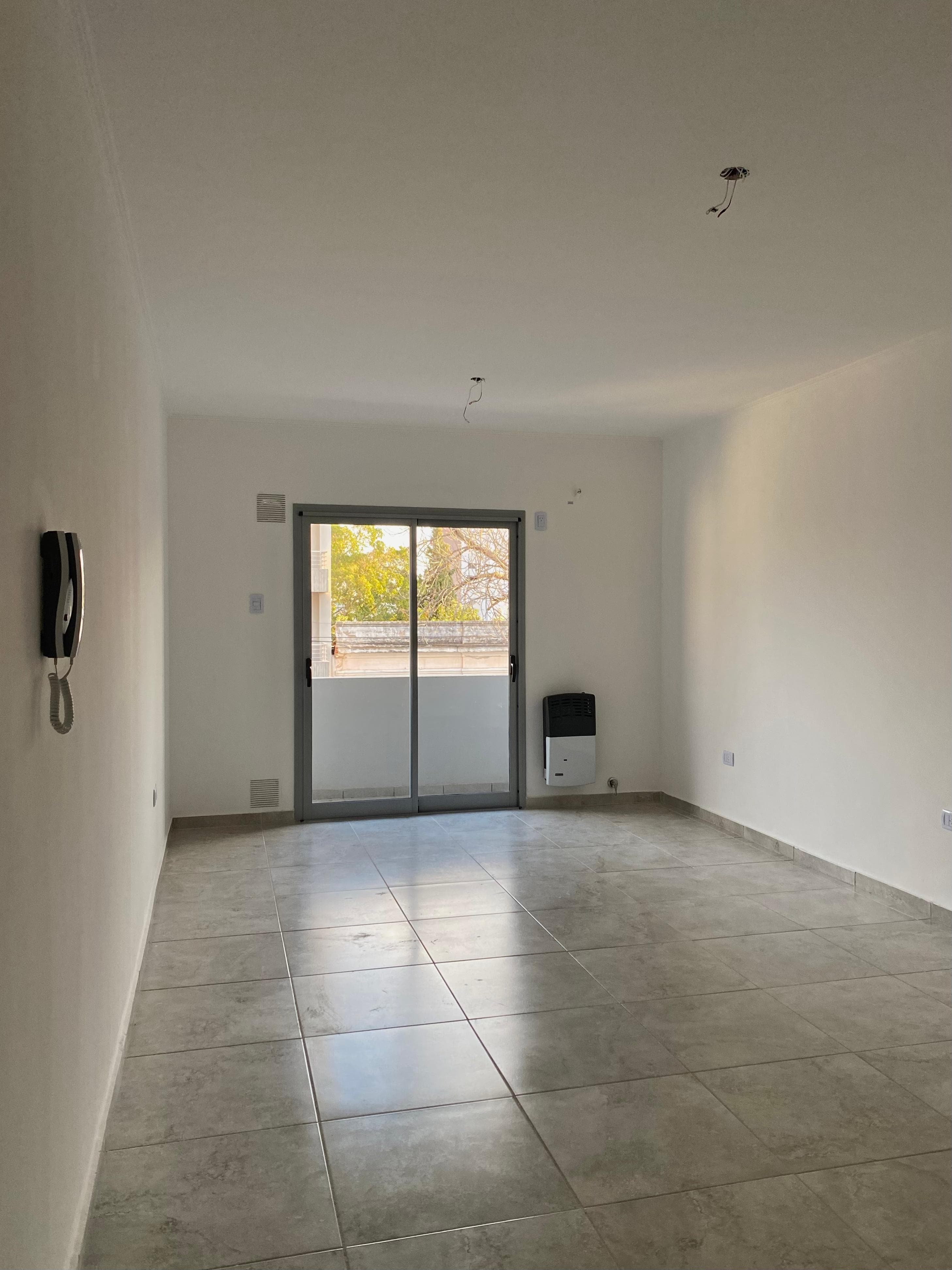 Moderno monoambiente en primer piso al frente - foto 2
